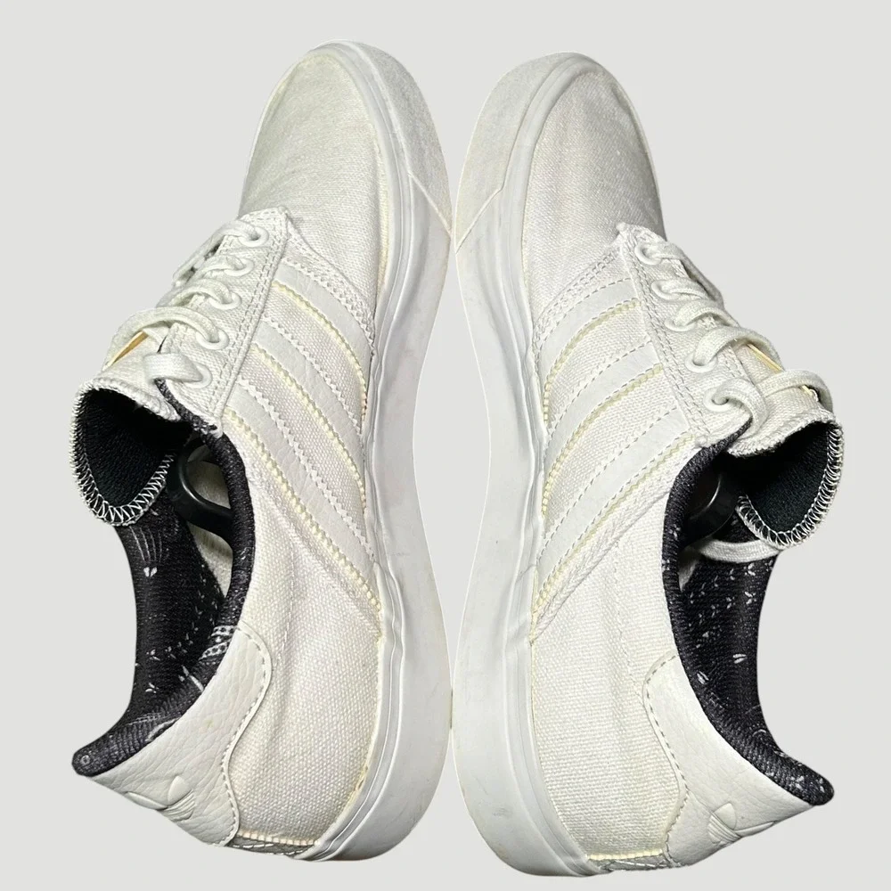 Adidas Seeley Mens White Canvas Paisley Skate Shoes F37719 Low Top Sneakers 8.5